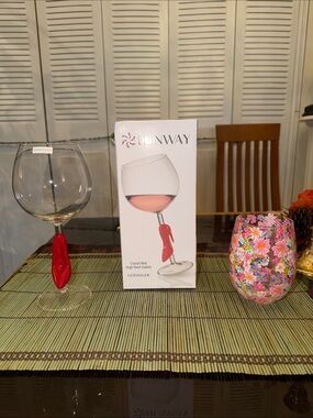 Set of Godinger Crystal Goblet with Red High-Heel Stem/Flower print water glass